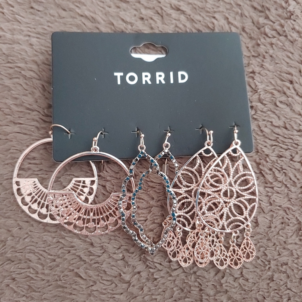 Torrid set of 3 earrings!!